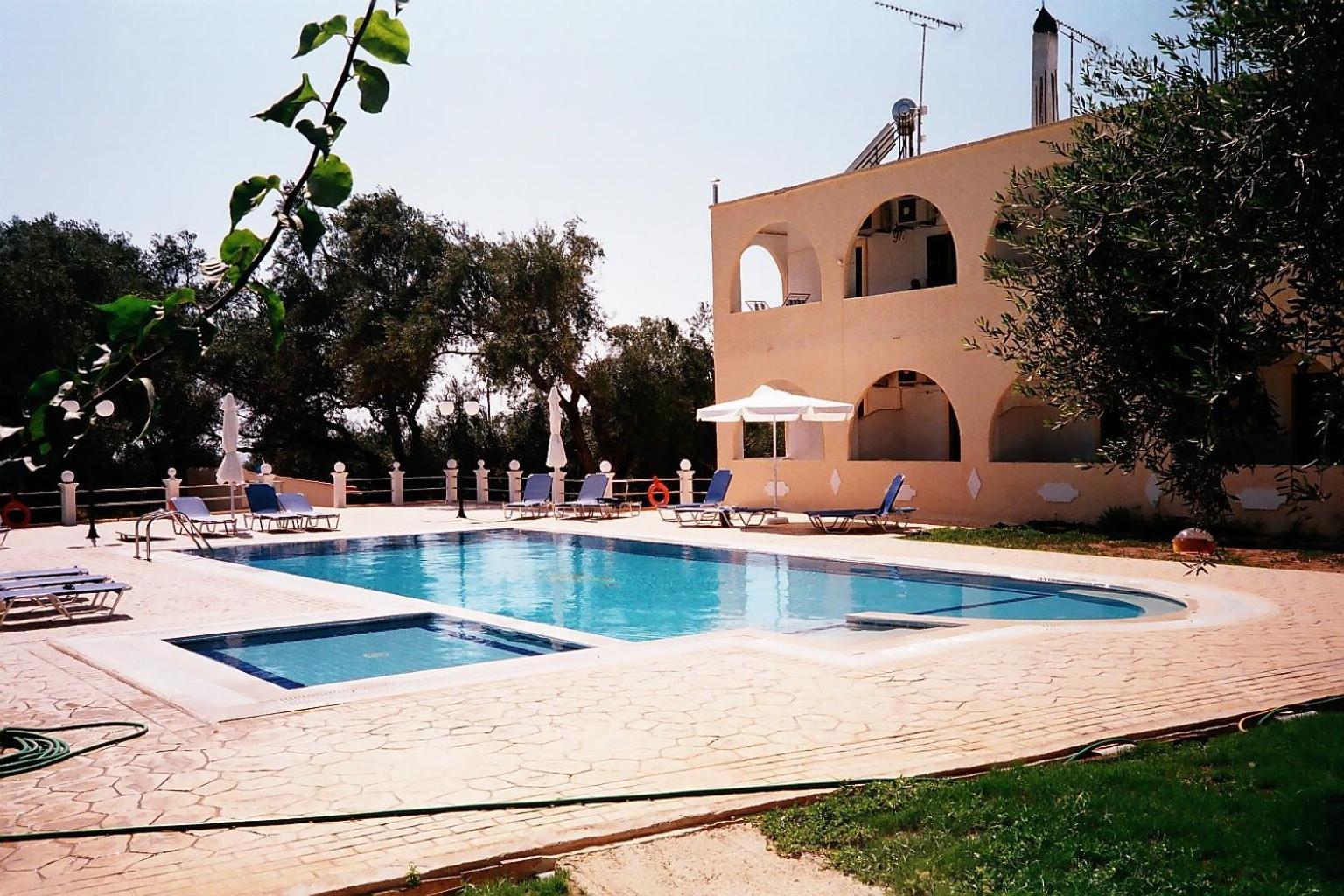 Prasoudopetra Apart otel Ágios Matthaíos Dış mekan fotoğraf