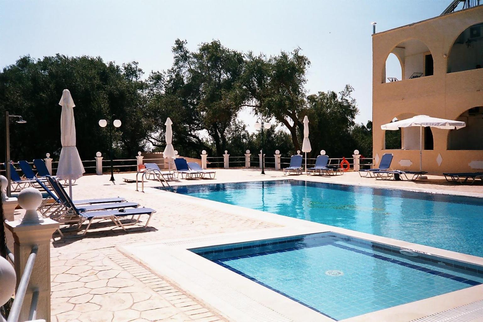 Prasoudopetra Apart otel Ágios Matthaíos Dış mekan fotoğraf