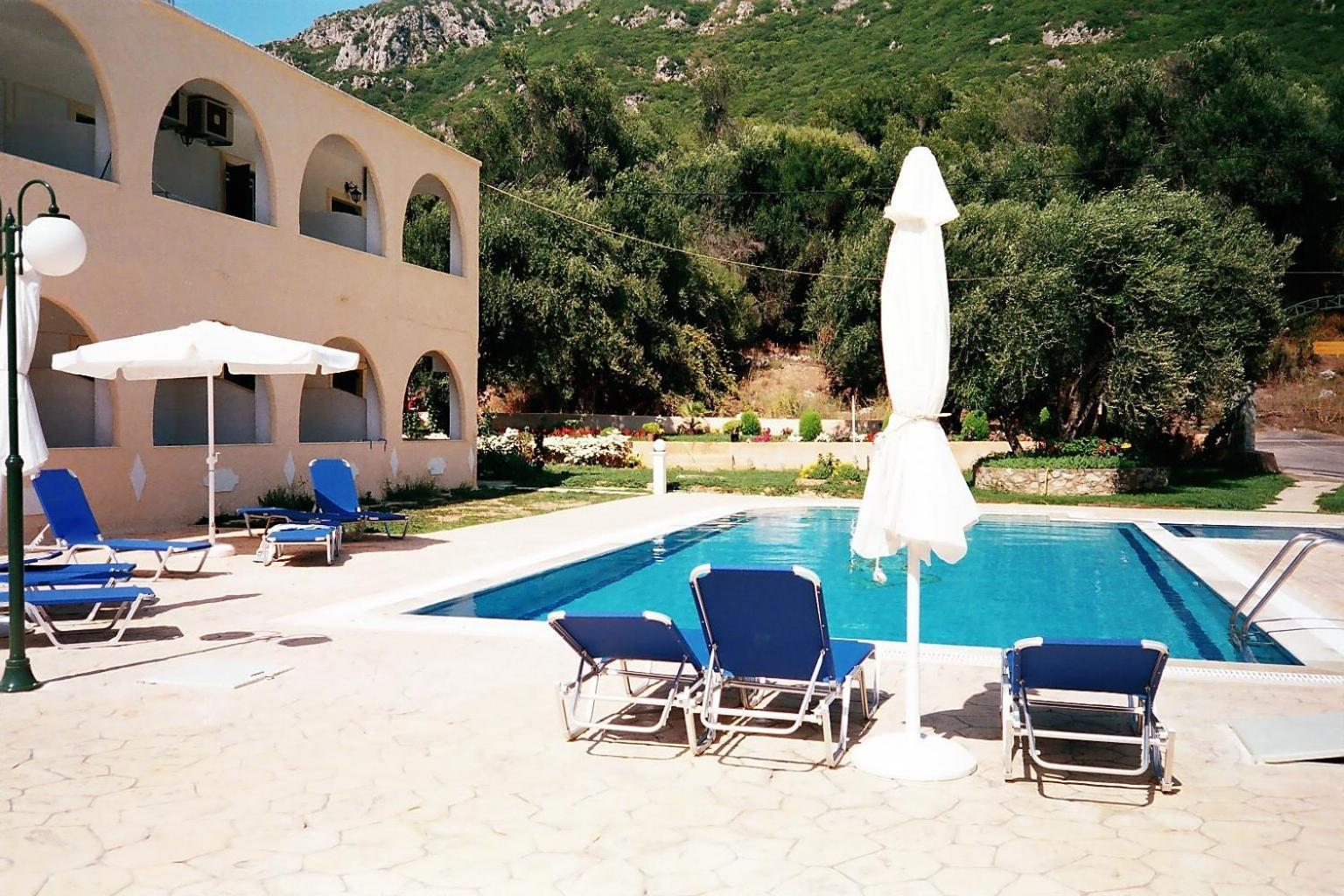 Prasoudopetra Apart otel Ágios Matthaíos Dış mekan fotoğraf
