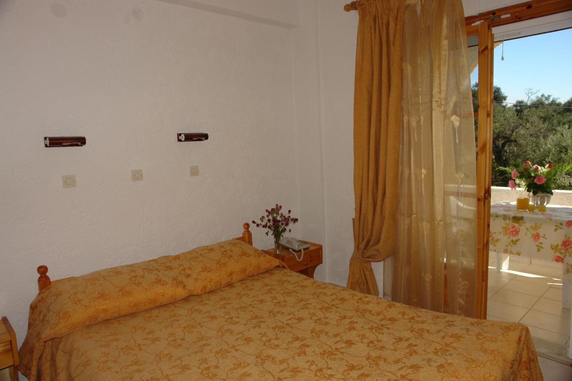 Prasoudopetra Apart otel Ágios Matthaíos Oda fotoğraf
